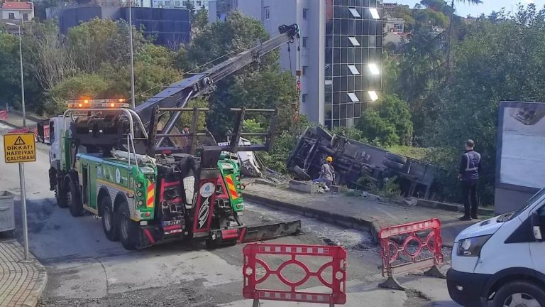 Beşiktaş kamyon kazası görüntüleri: Kaza detayları ve şoför durumu
