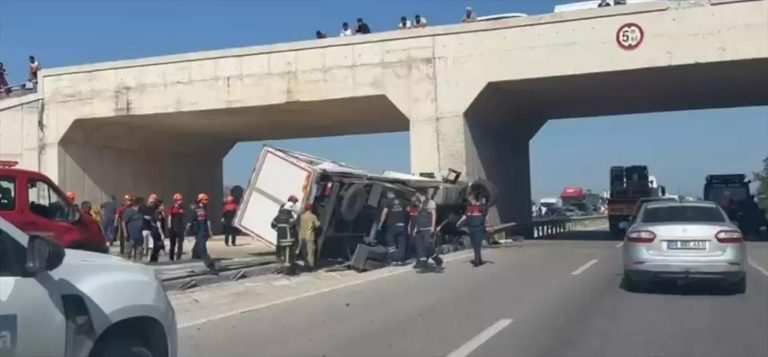 Bursa kamyon şarampole devrildi: Fatal truck accident details